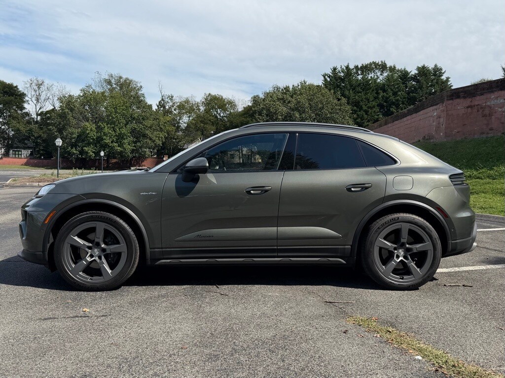2025 Porsche Macan Electric photo 2
