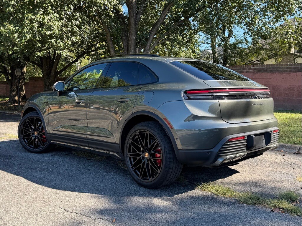 2025 Porsche Macan Electric photo 2