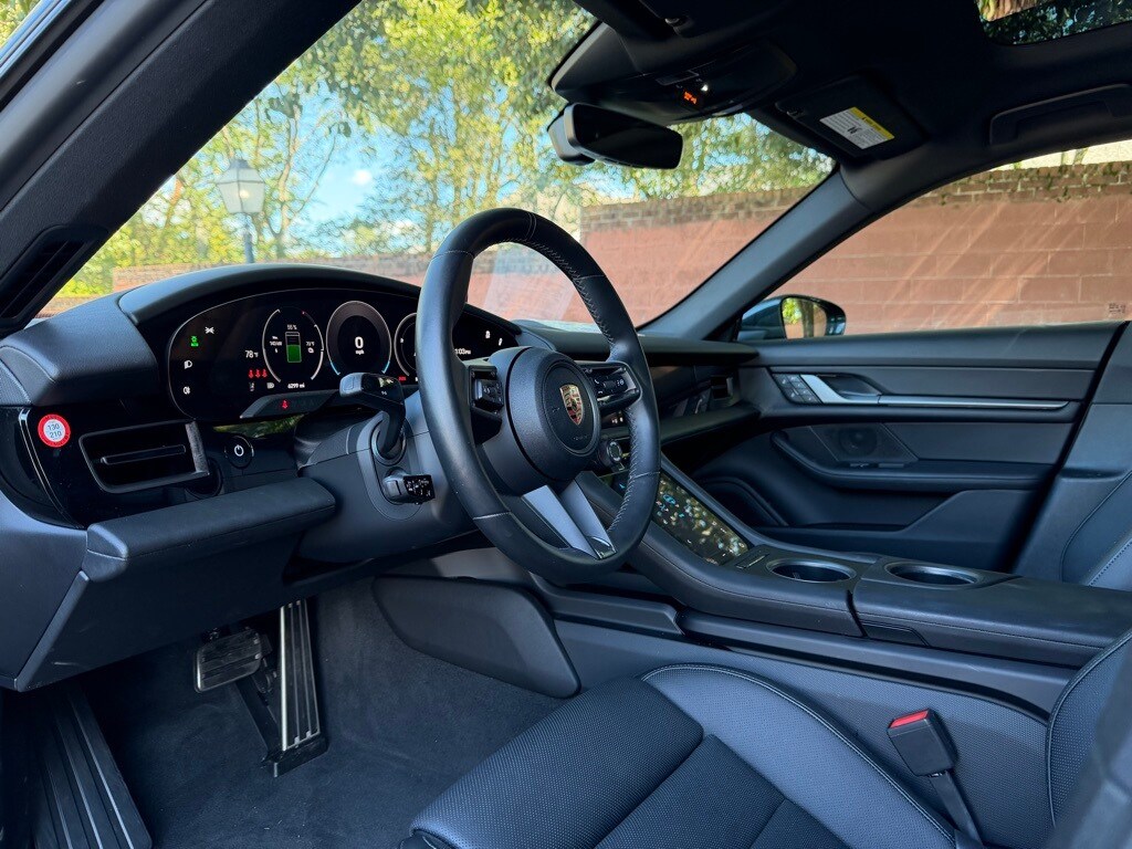 2025 Porsche Taycan photo 4