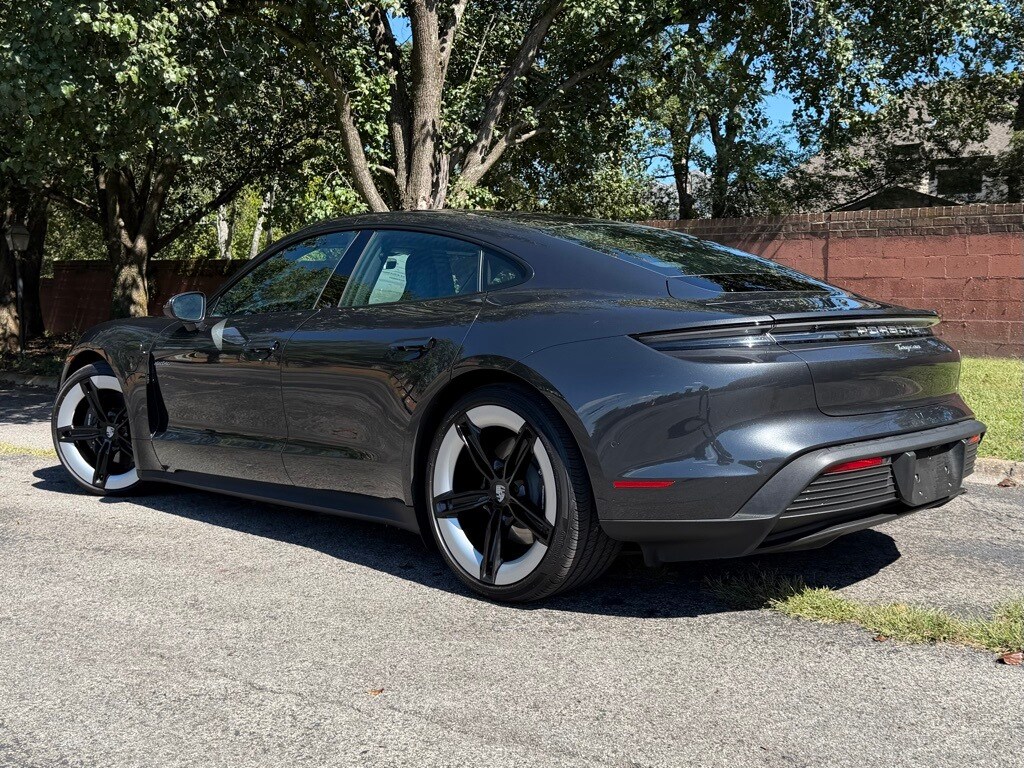 2025 Porsche Taycan photo 3