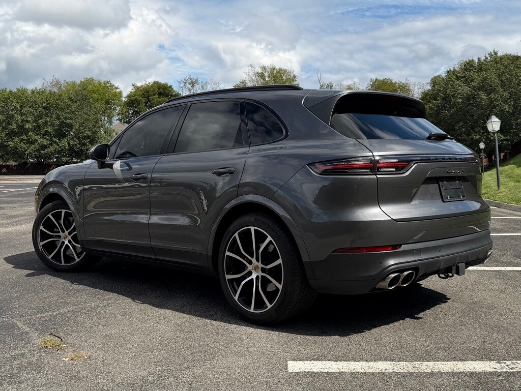 2022 Porsche Cayenne S photo 3
