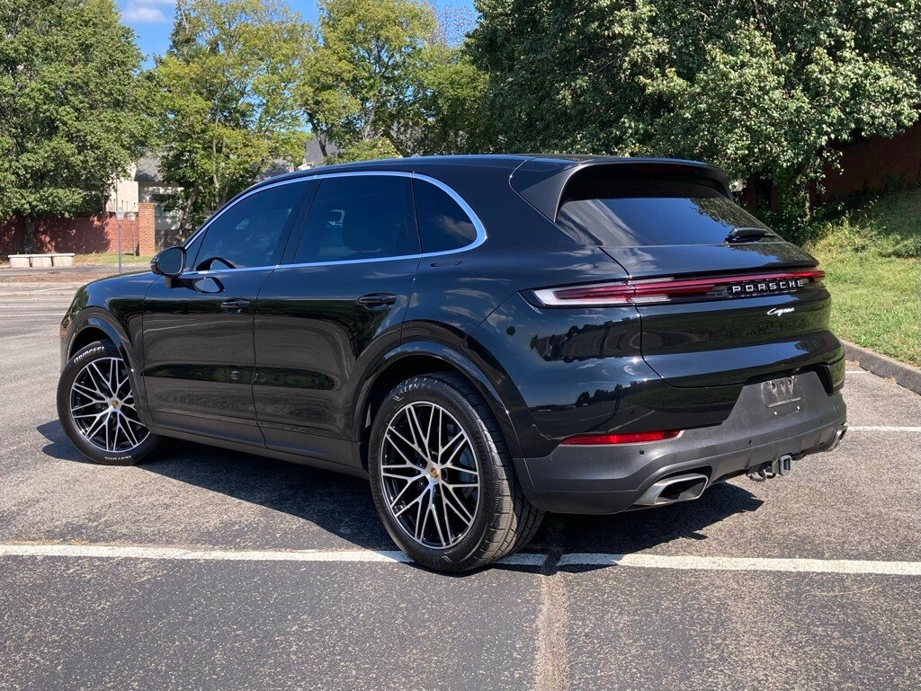 2024 Porsche Cayenne Base photo 3