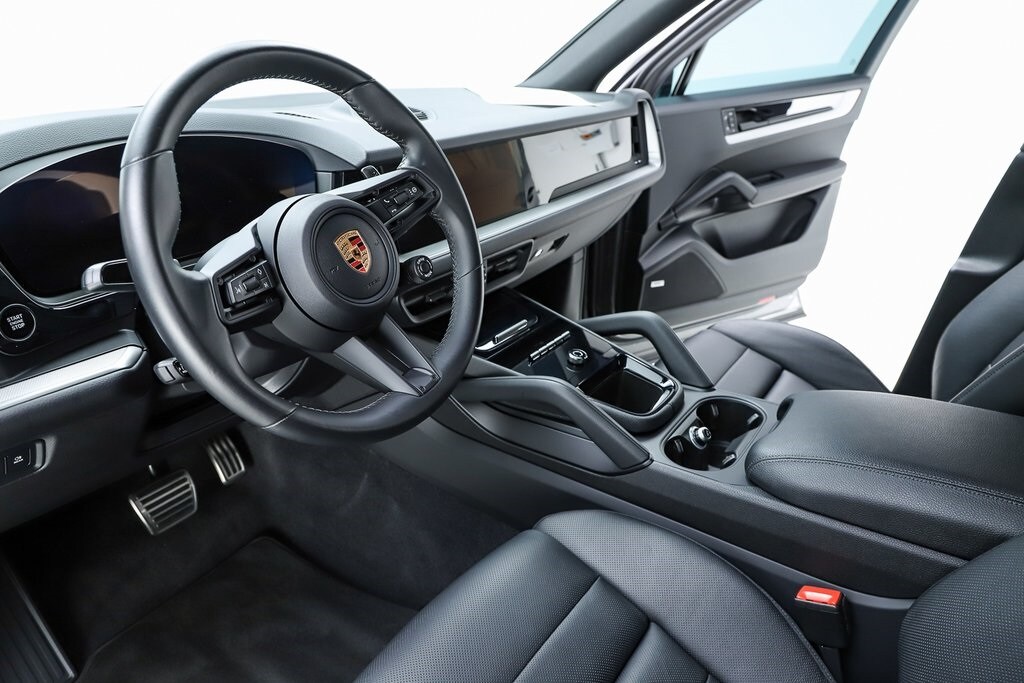 2024 Porsche Cayenne S photo 4