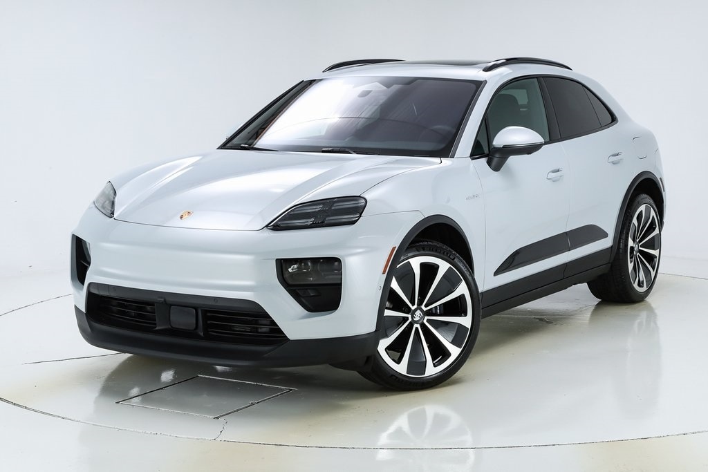 2025 Porsche Macan Base's photo