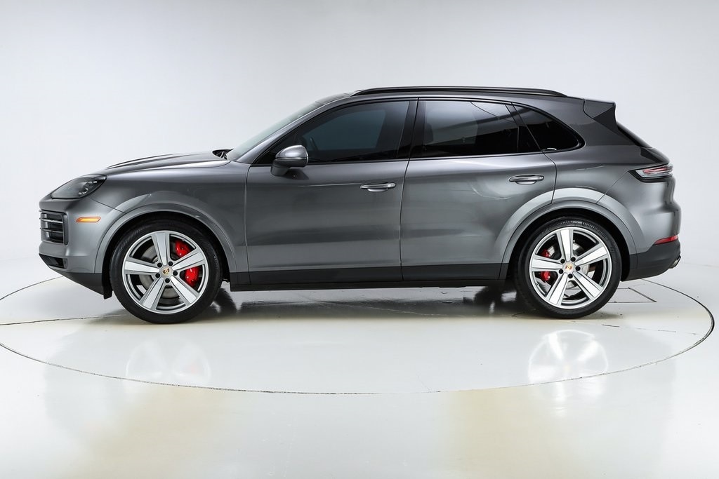 2024 Porsche Cayenne S photo 2