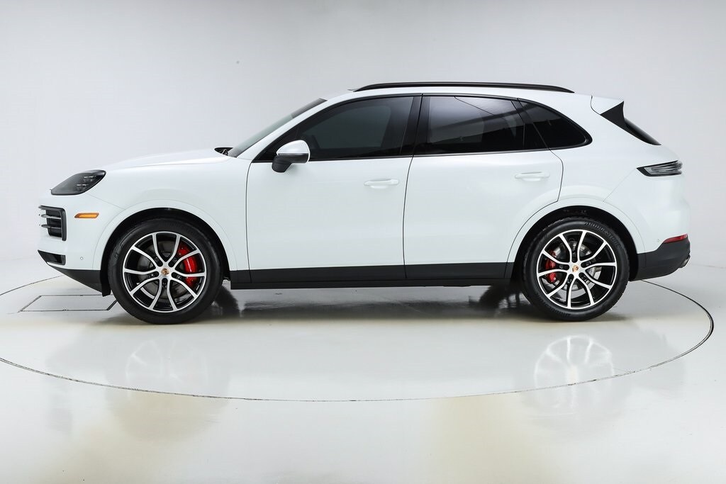 2025 Porsche Cayenne S photo 2