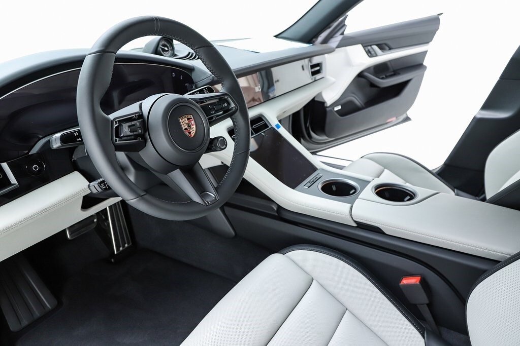 2026 Porsche Taycan 4 photo 3