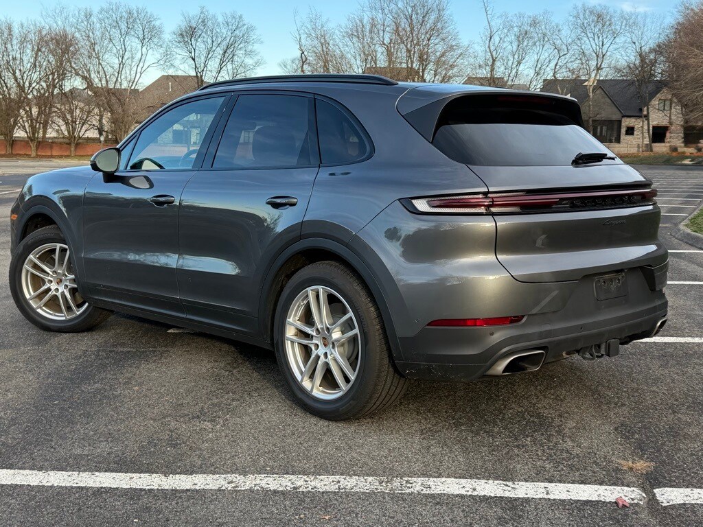 2025 Porsche Cayenne Base photo 3