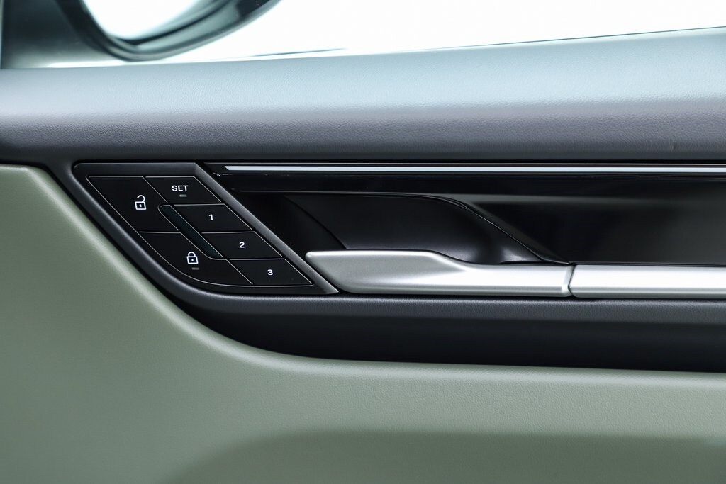 2025 Porsche Macan S - Photo 66