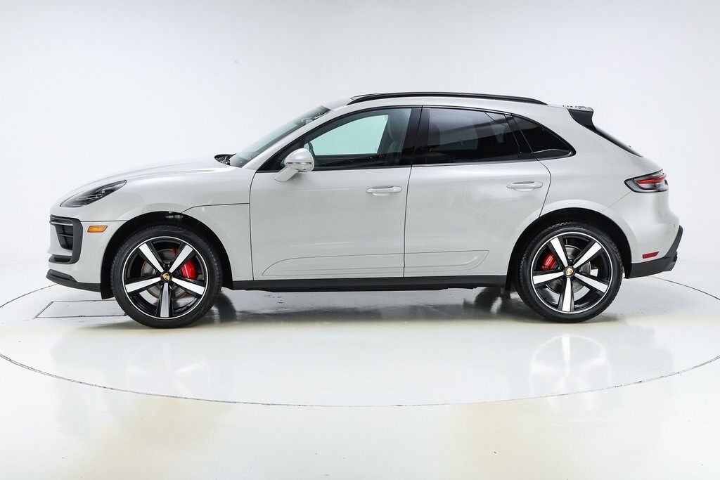 2025 Porsche Macan S photo 2