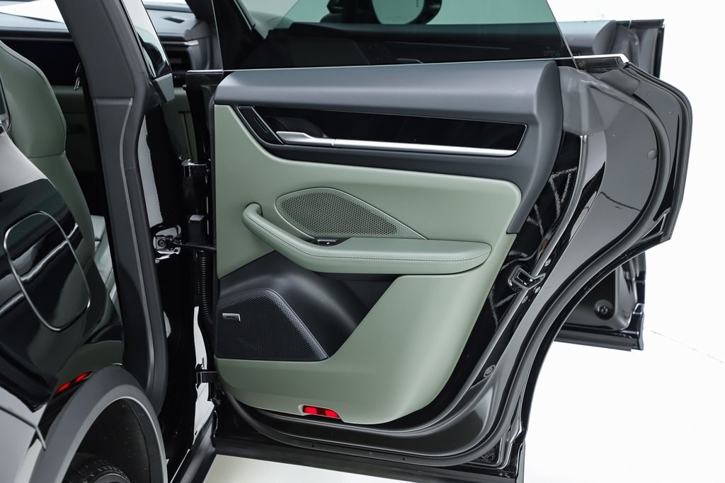 2025 Porsche Macan S - Photo 60