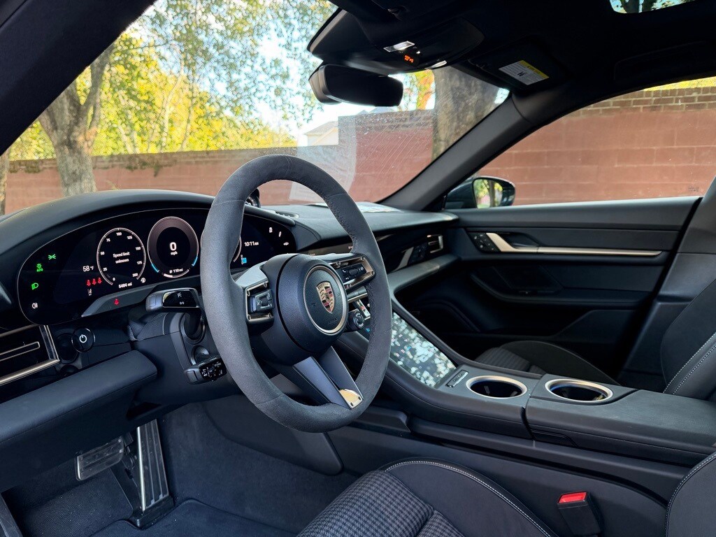 2025 Porsche Taycan 4S photo 4