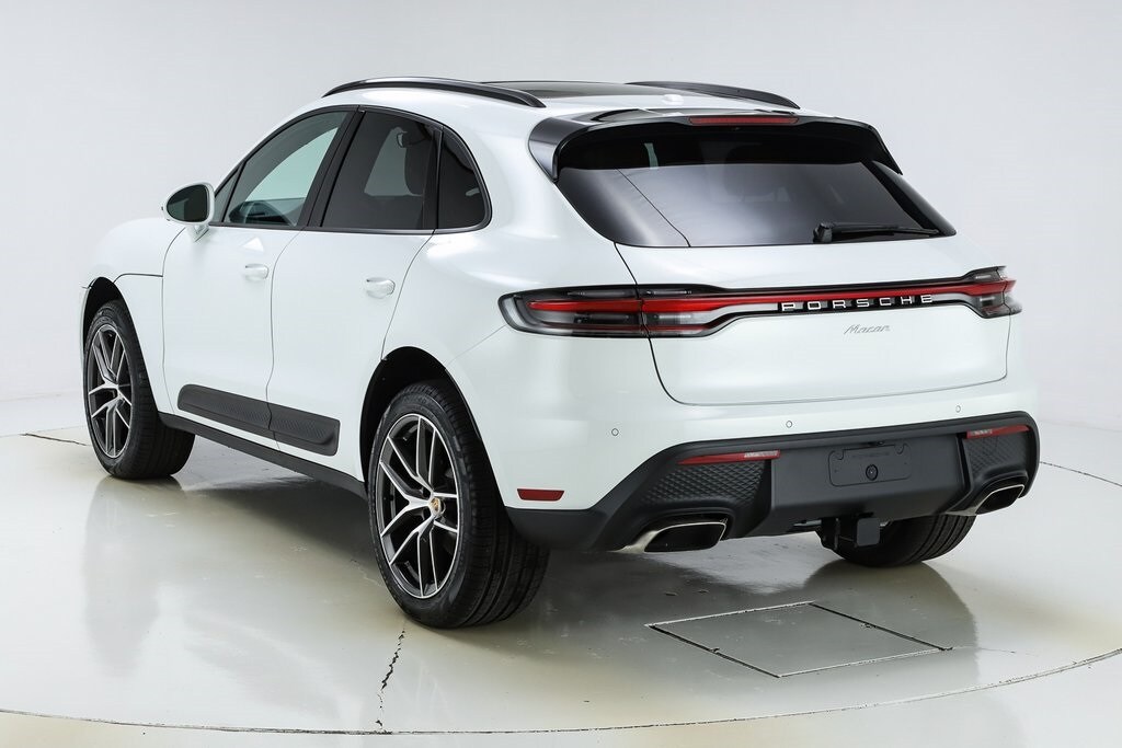2025 Porsche Macan T photo 3