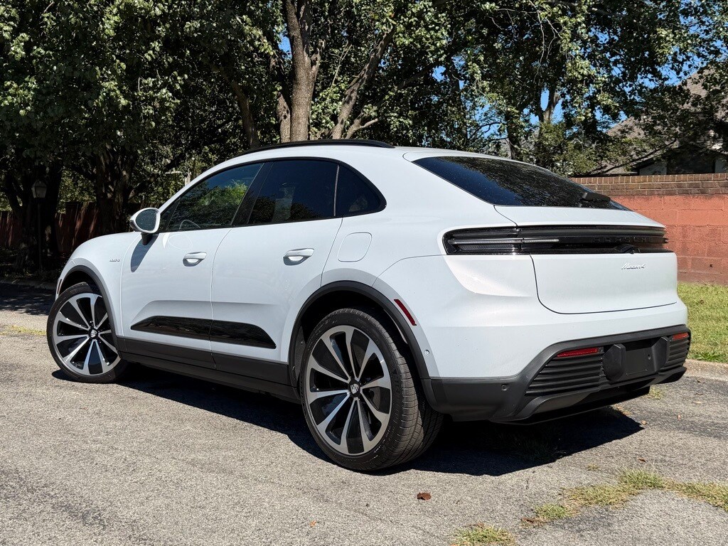 2025 Porsche Macan Electric 4 photo 3