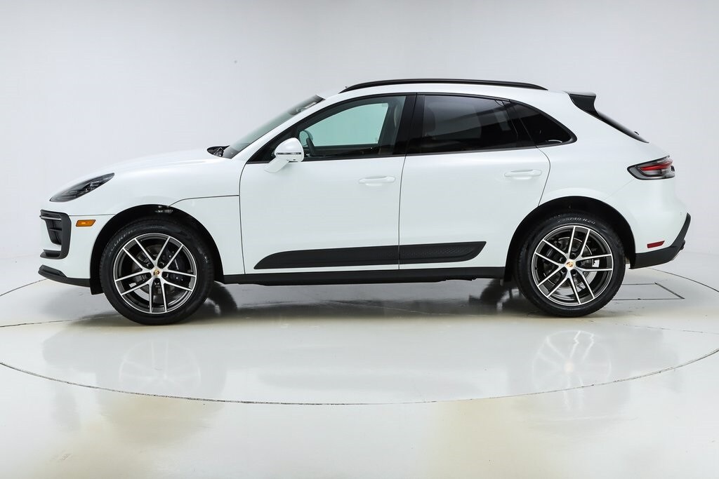 2025 Porsche Macan T photo 2