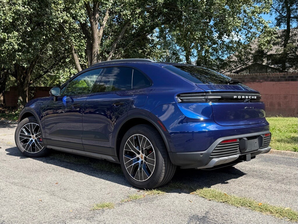 2025 Porsche Macan Electric photo 3