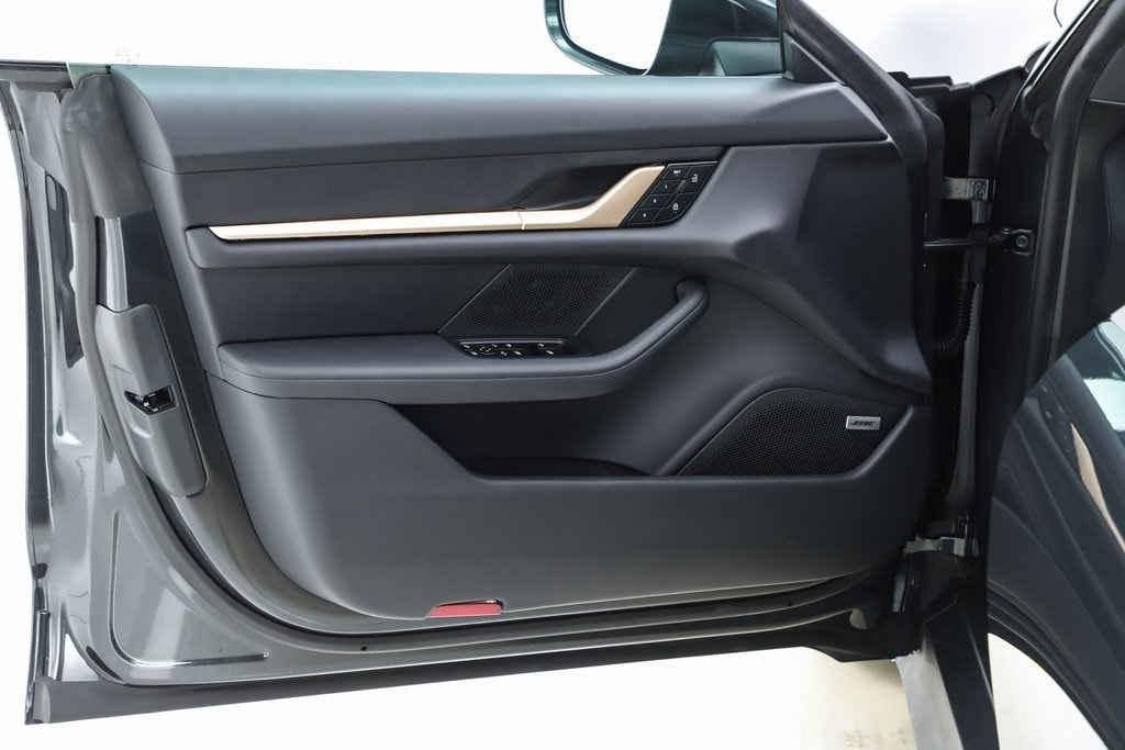 2025 Porsche Taycan S - Photo 40