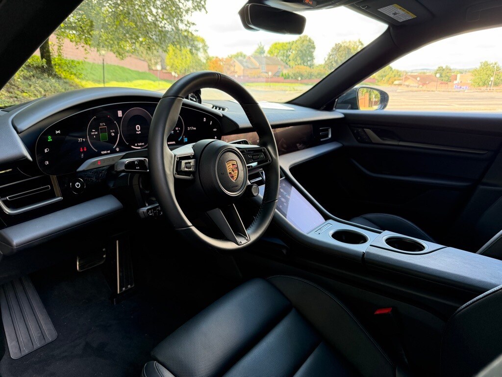 2025 Porsche Taycan photo 4