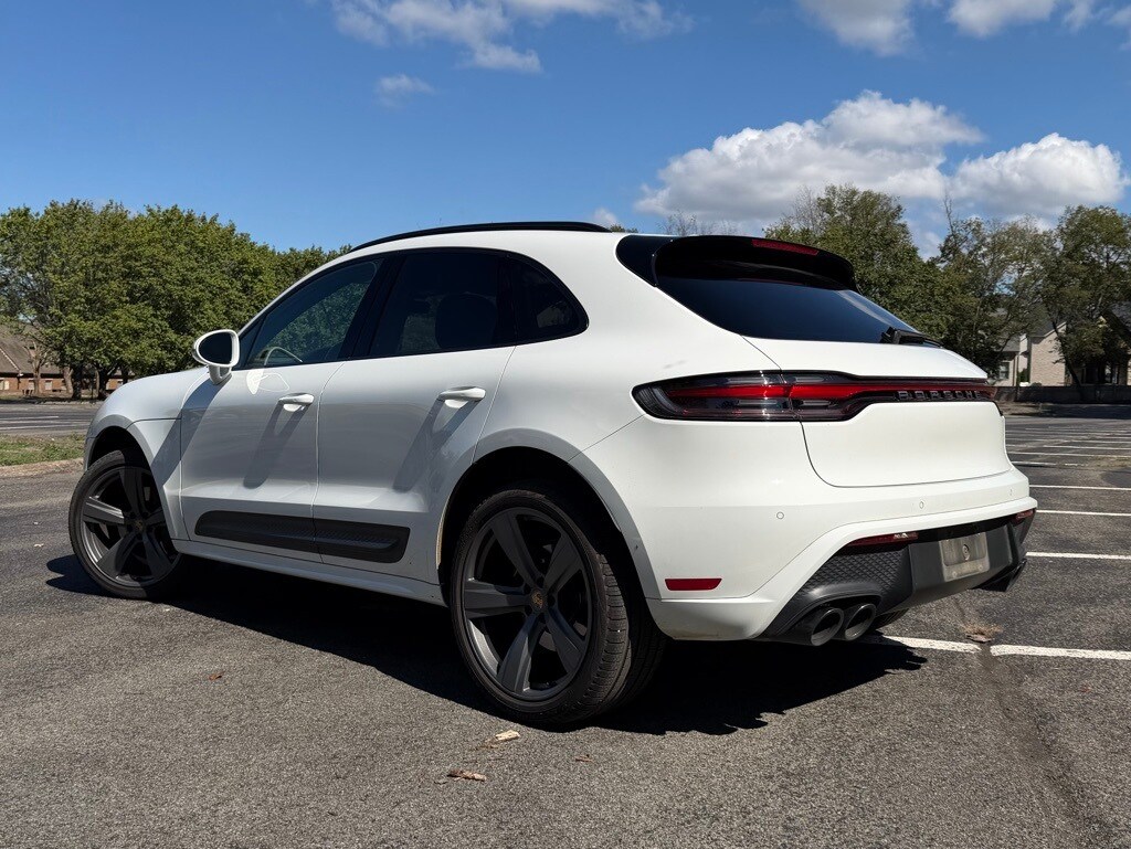 2022 Porsche Macan photo 3