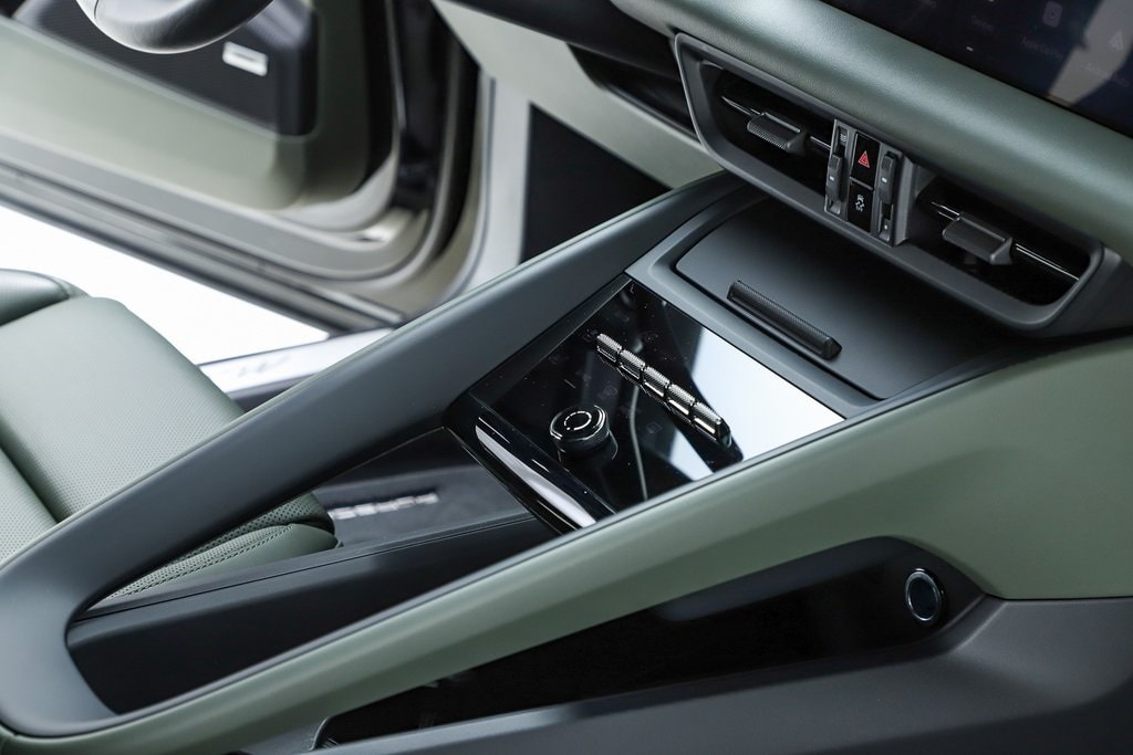 2025 Porsche Macan S - Photo 70