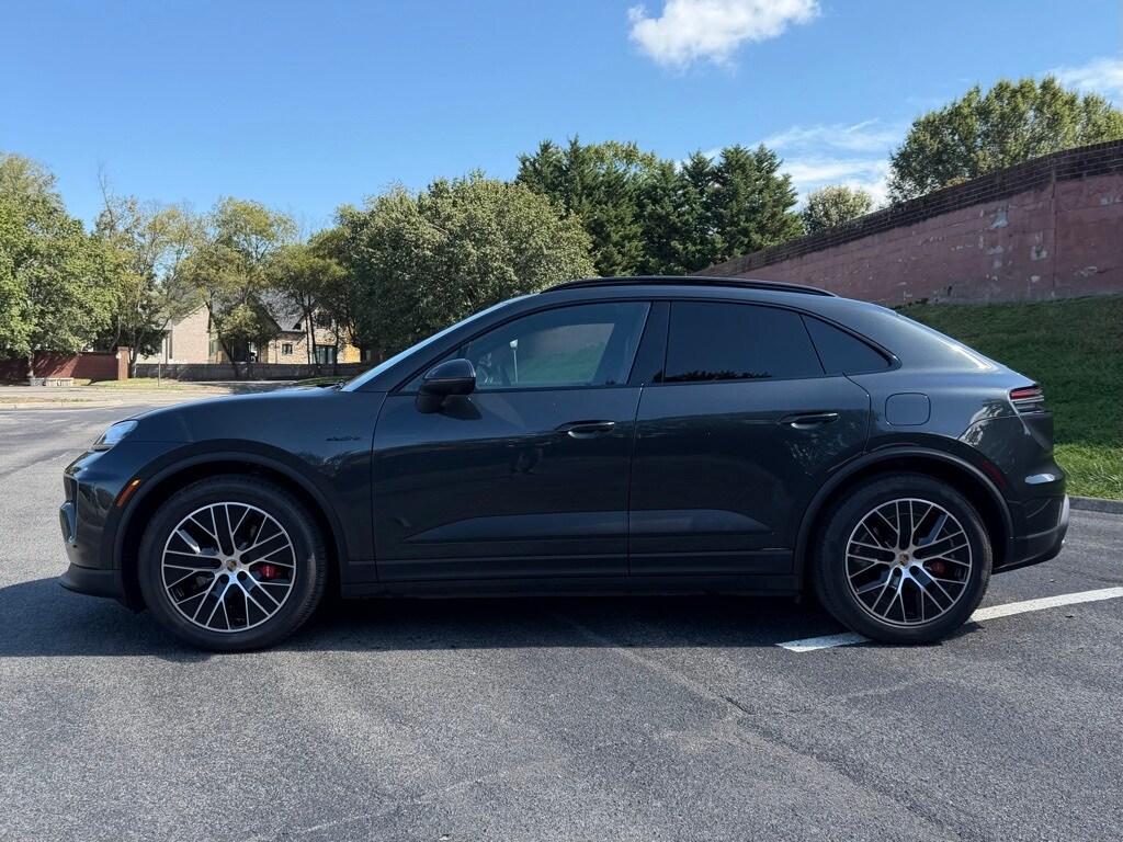 2025 Porsche Macan Electric photo 2