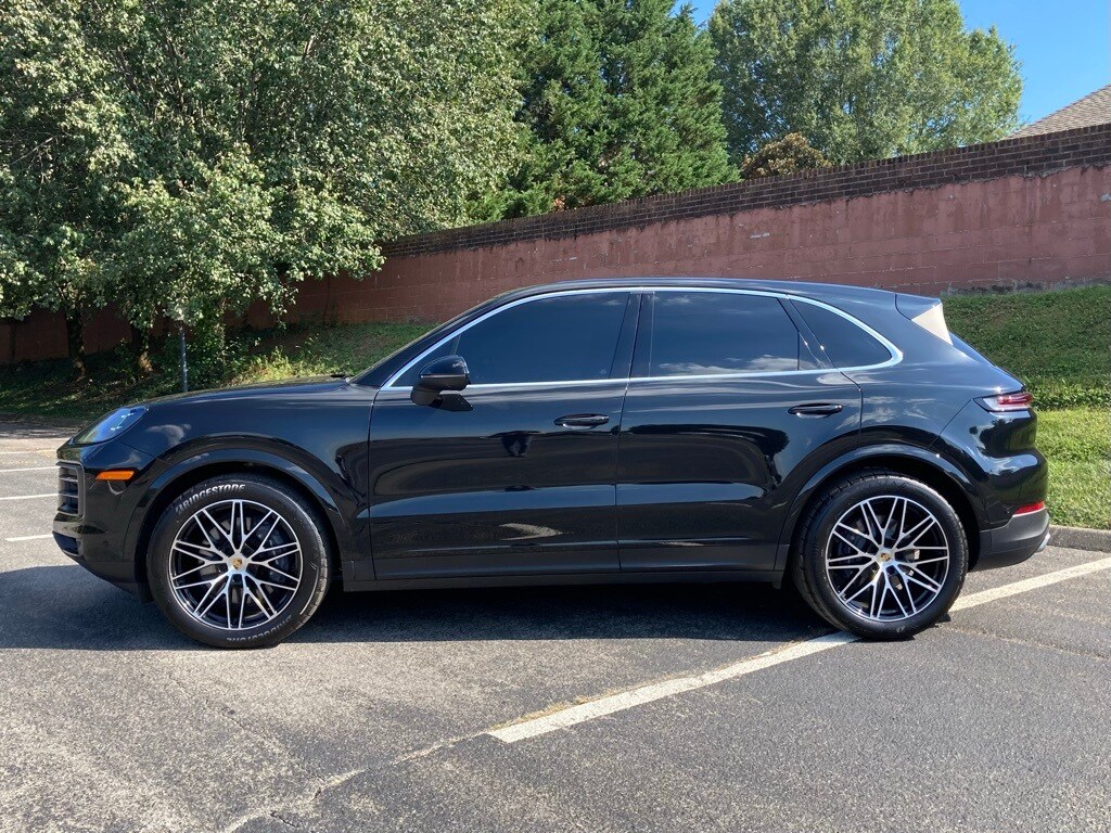 2024 Porsche Cayenne Base photo 2