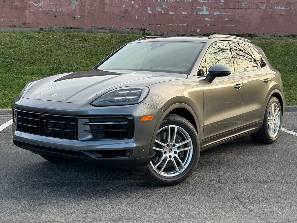 2025 Porsche Cayenne Base's photo