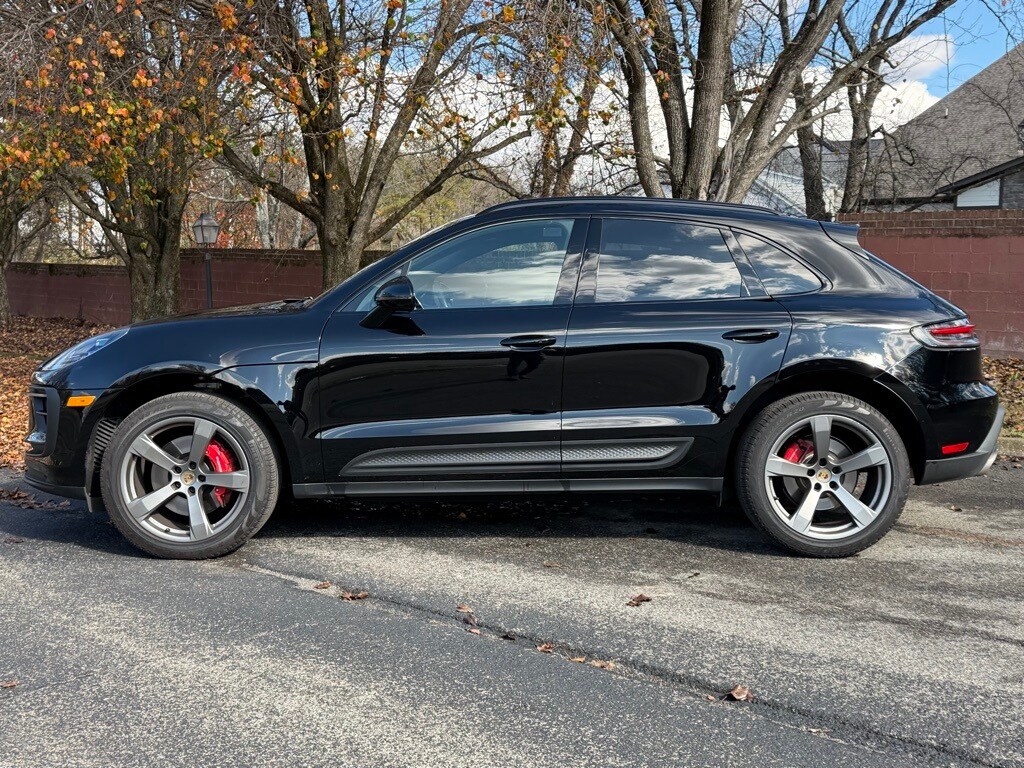 2025 Porsche Macan S photo 2