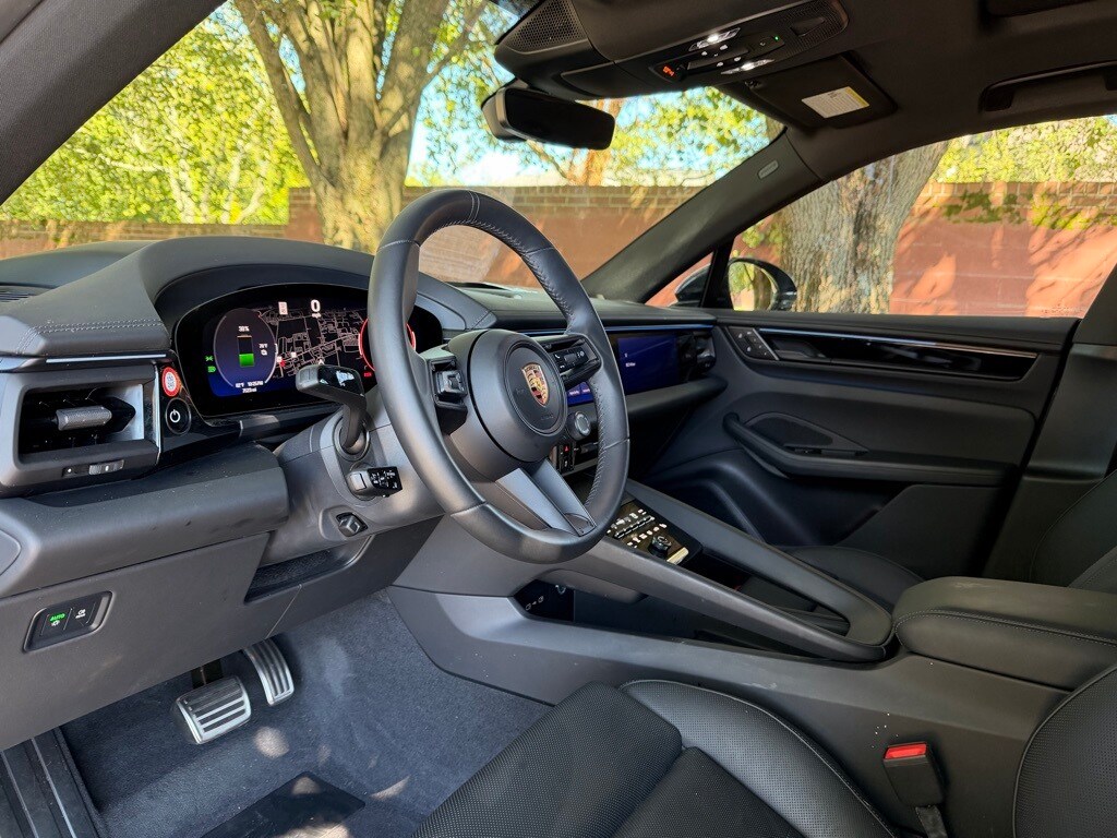 2025 Porsche Macan Electric 4 photo 4