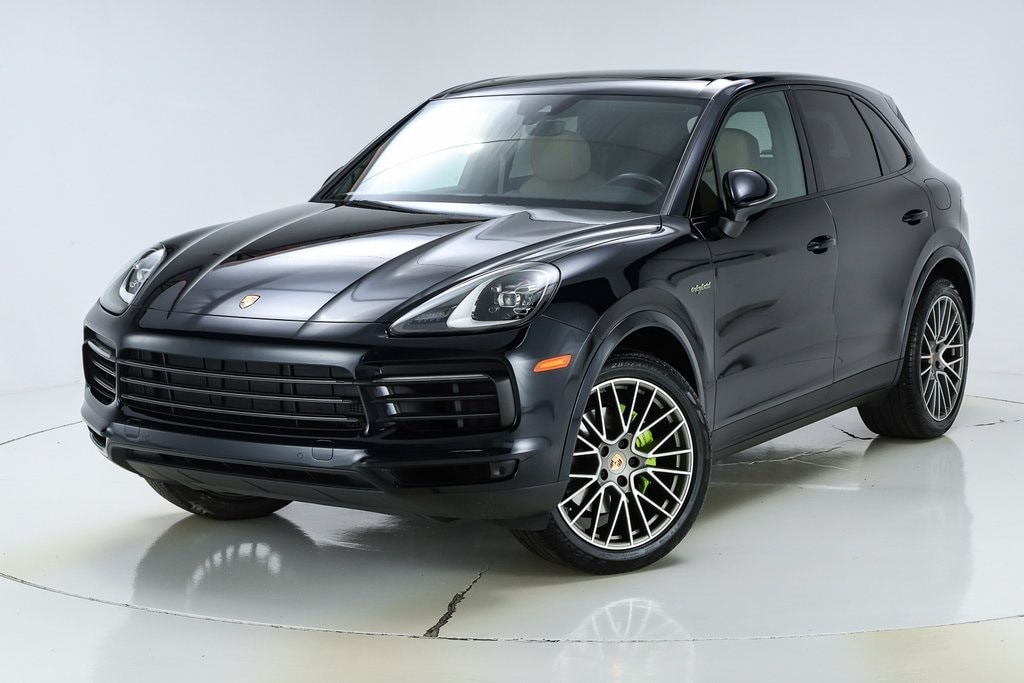 2023 Porsche Cayenne Platinum Edition's photo