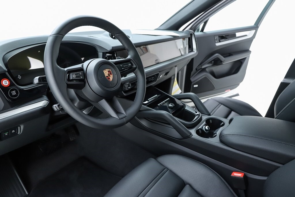 2026 Porsche Cayenne Coupe photo 2