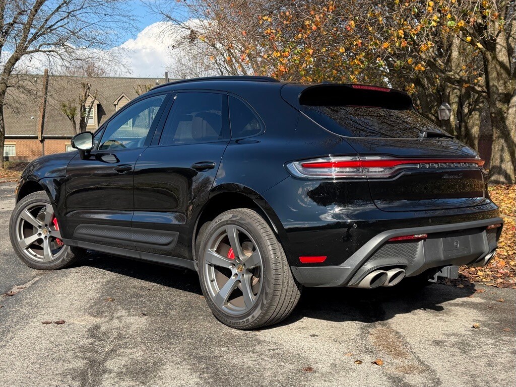 2025 Porsche Macan S photo 3