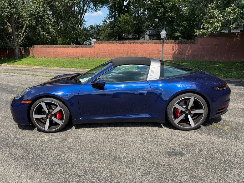 2024 Porsche 911 Targa 4S photo 2