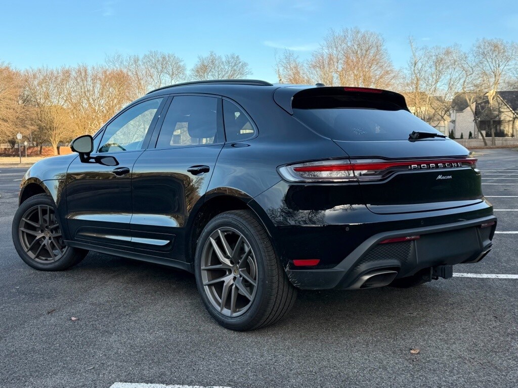 2025 Porsche Macan Base photo 2