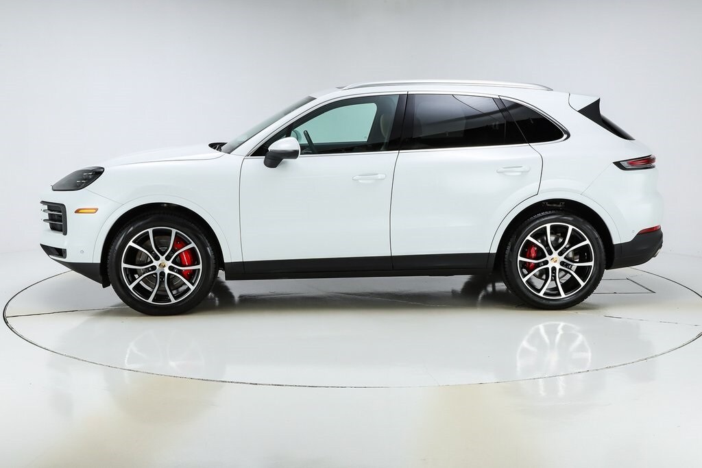 2024 Porsche Cayenne S photo 2