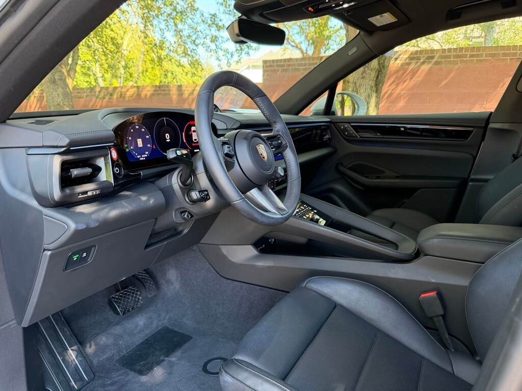 2025 Porsche Macan Electric 4 photo 4