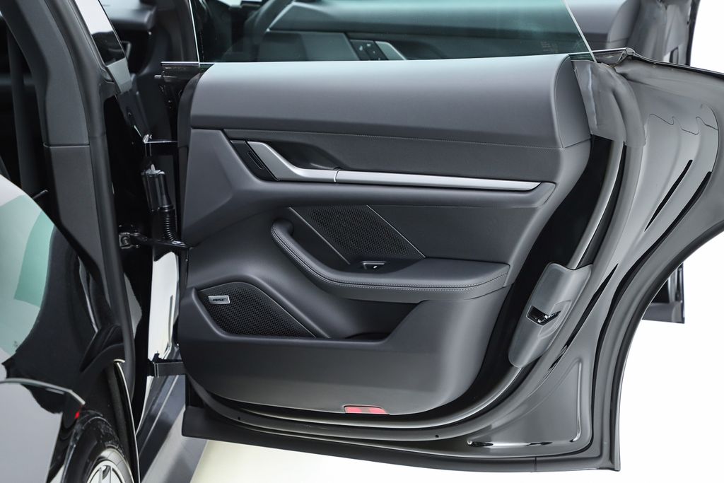 2025 Porsche Taycan Base - Photo 59