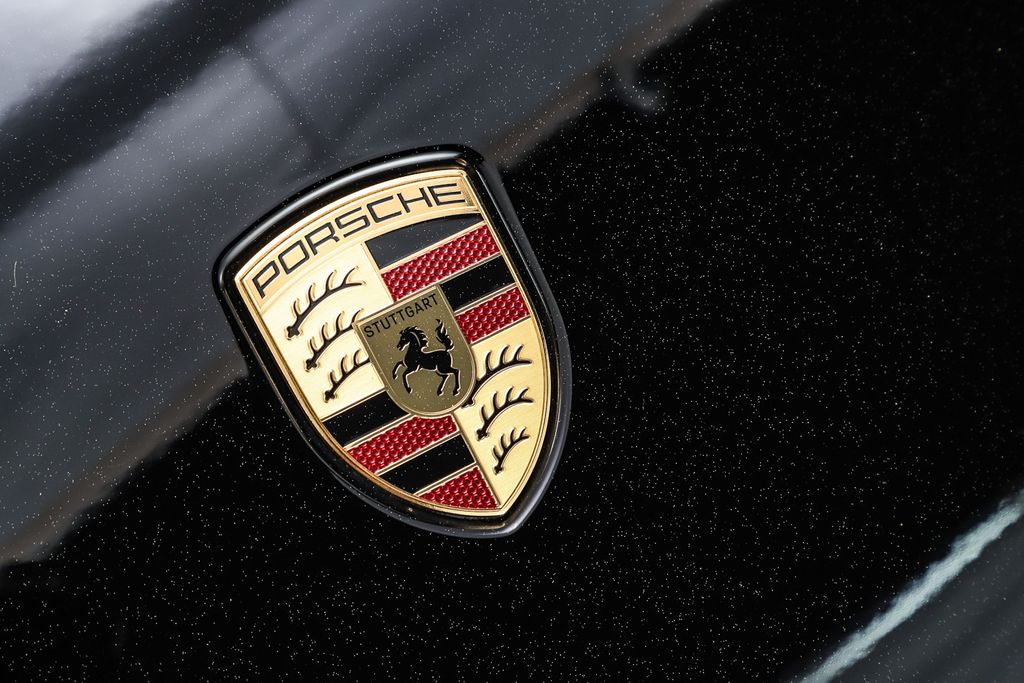 2025 Porsche Taycan Base - Photo 31