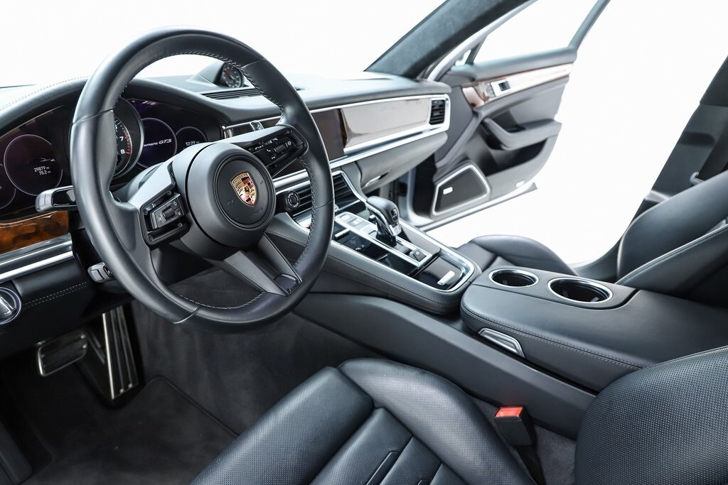 2022 Porsche Panamera GTS photo 3