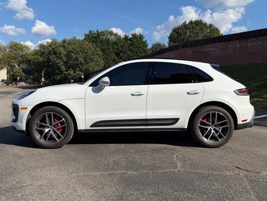 2022 Porsche Macan S photo 2