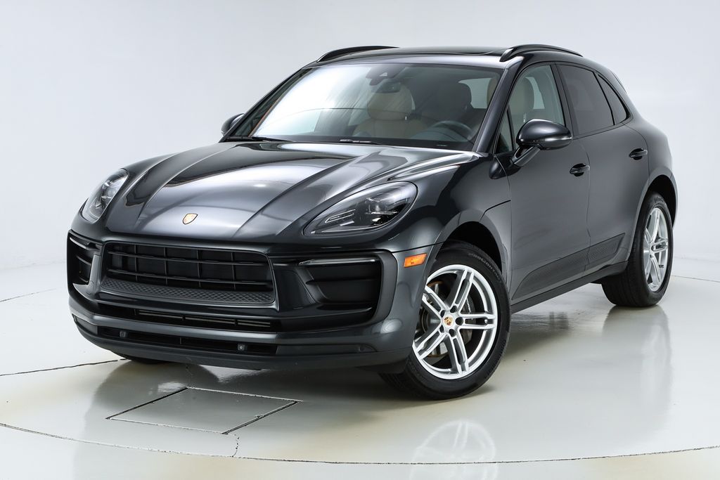 2022 Porsche Macan -'s photo