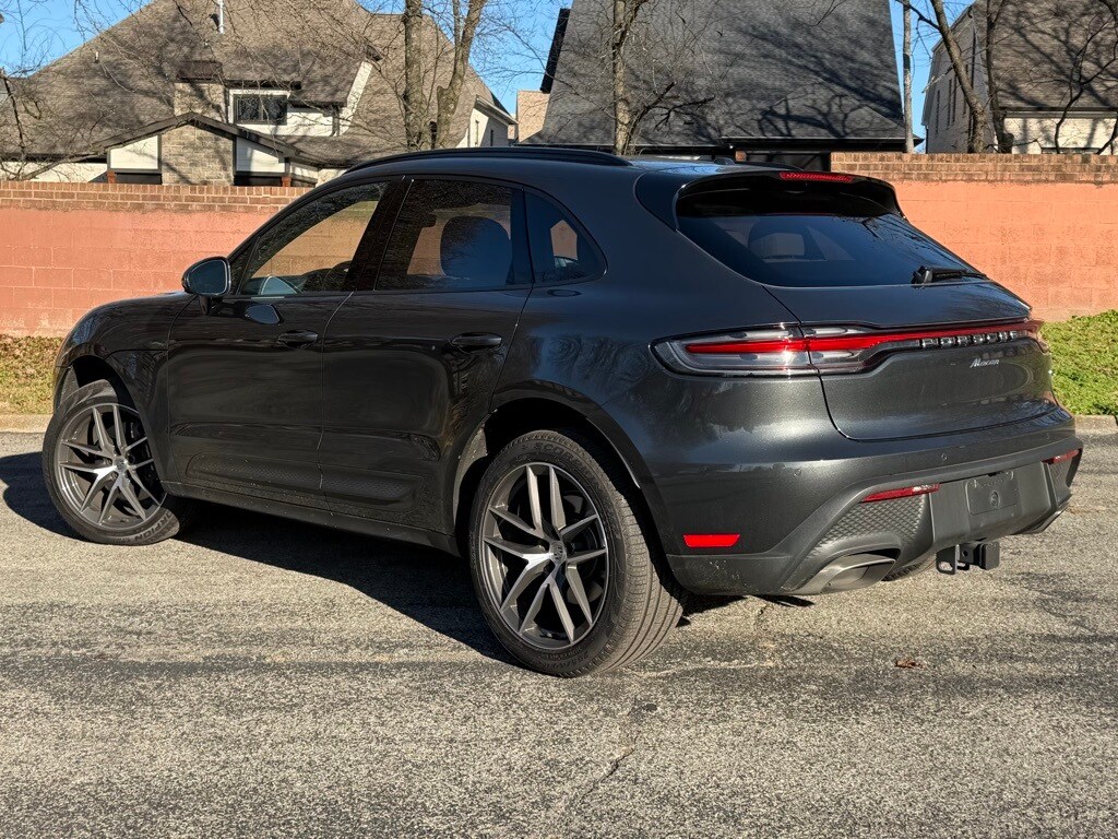 2025 Porsche Macan Base photo 3