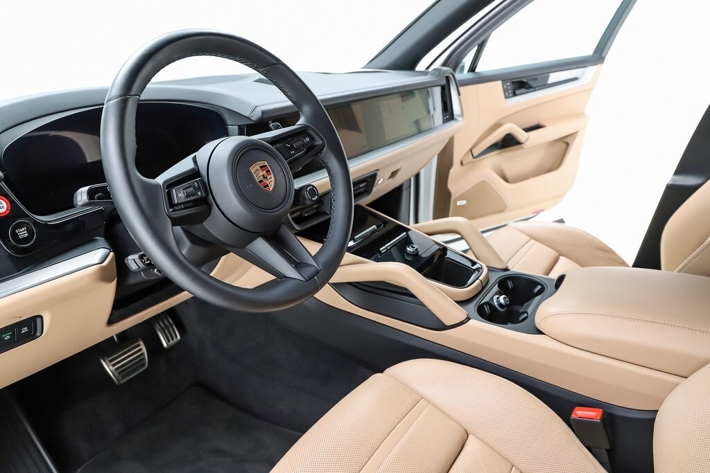 2024 Porsche Cayenne S photo 4