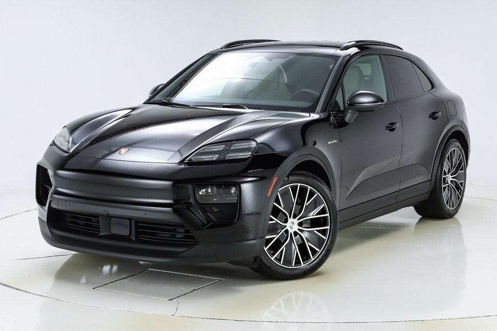 2025 Porsche Macan Base's photo
