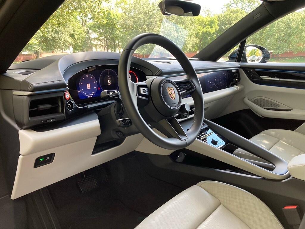 2024 Porsche Macan Electric 4 photo 4