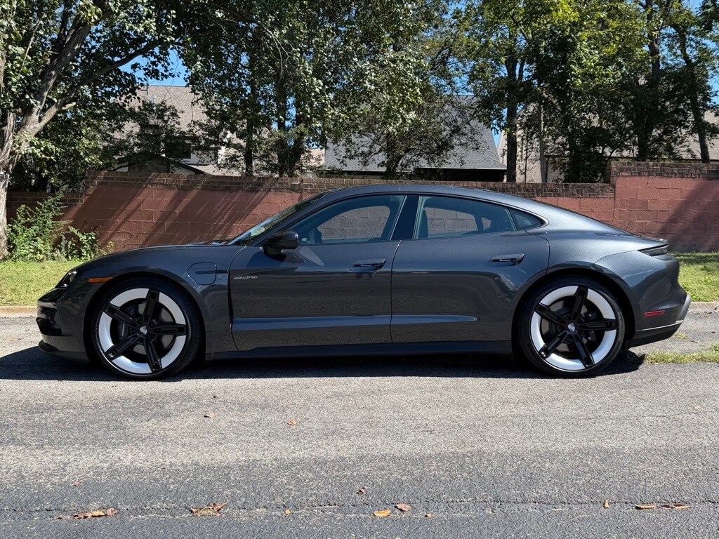2025 Porsche Taycan photo 2