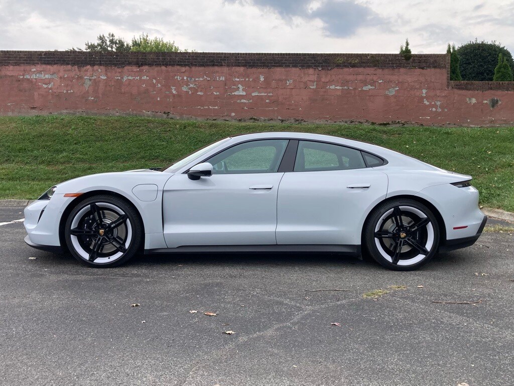 2024 Porsche Taycan 4S photo 2
