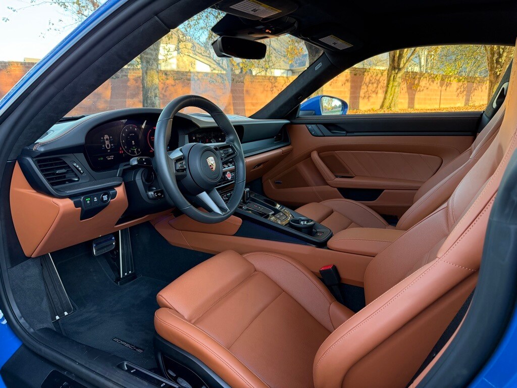 2025 Porsche 911 GTS photo 4