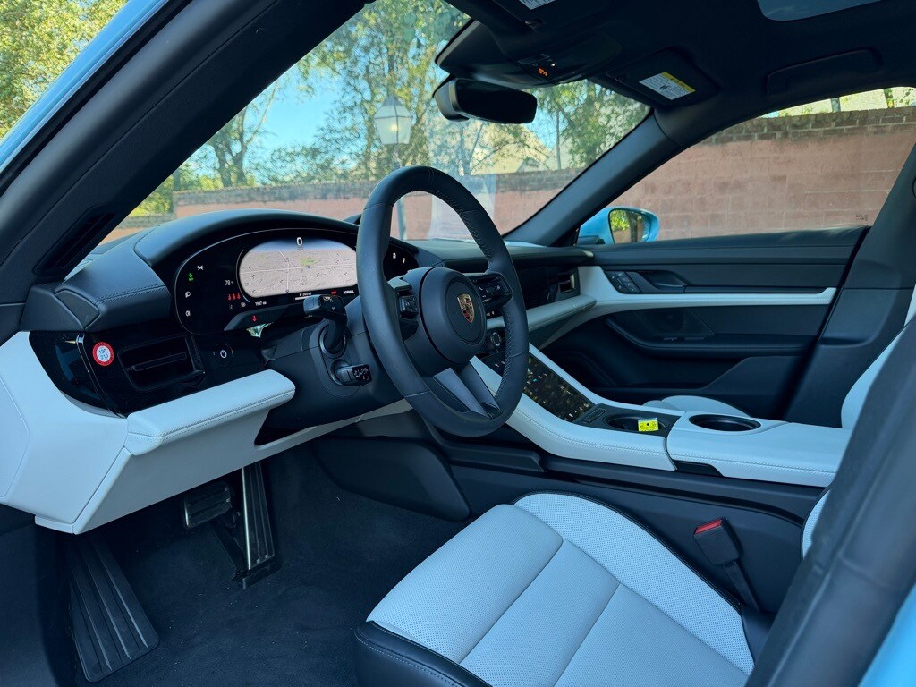 2025 Porsche Taycan 4S photo 4