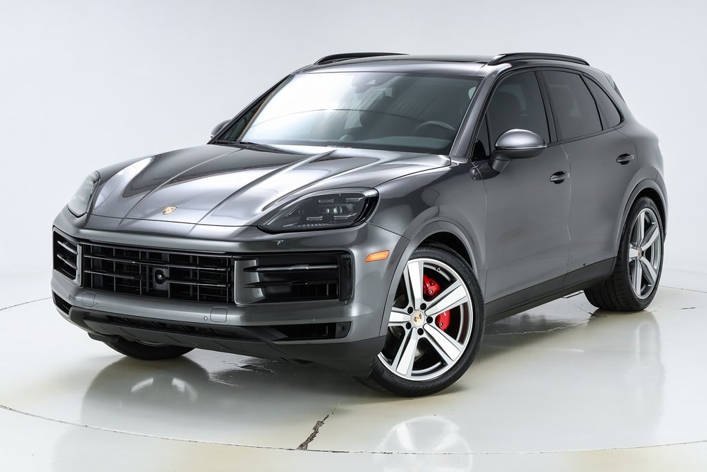 2024 Porsche Cayenne S's photo